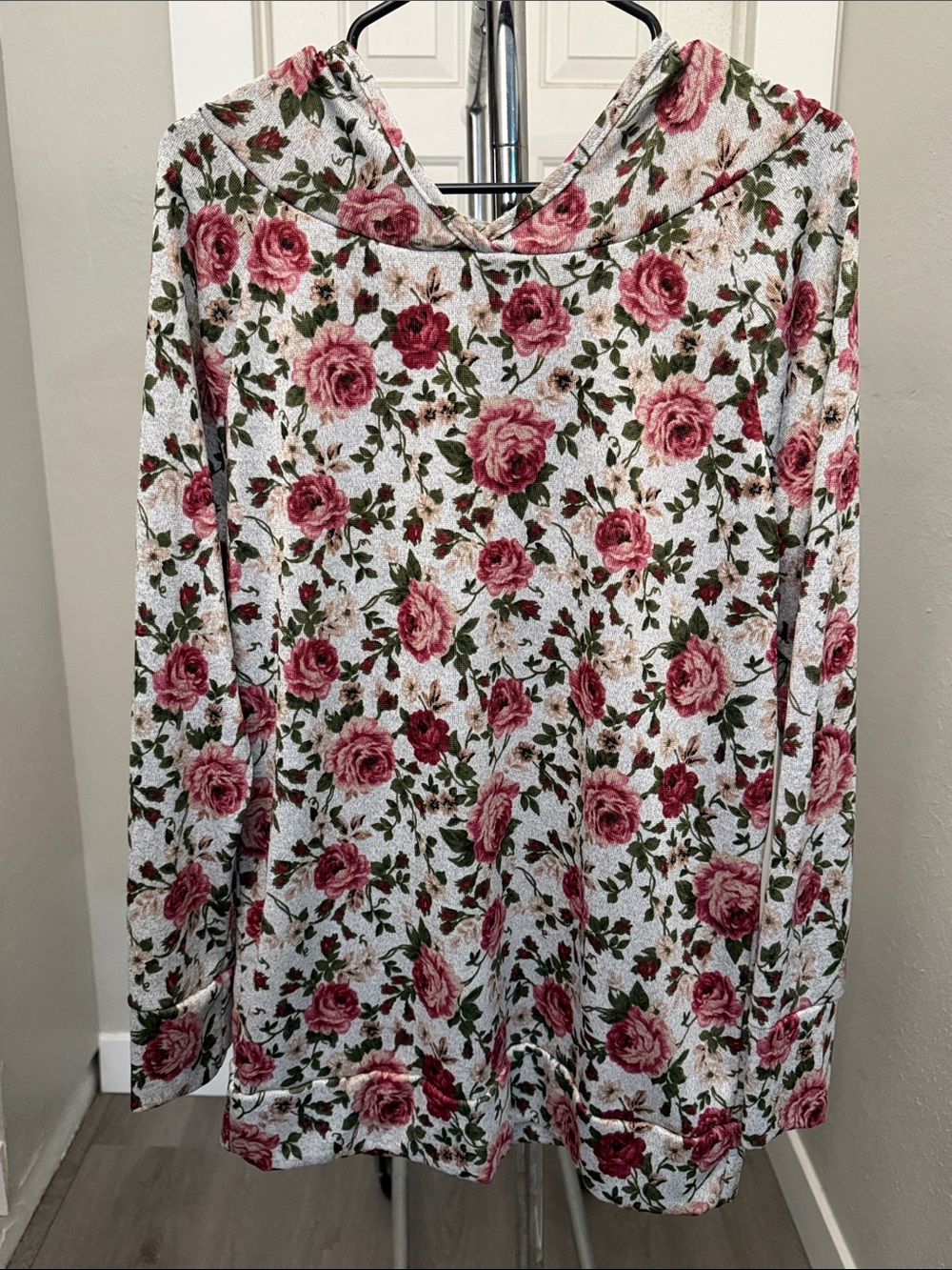 Hooded Floral Pullover Sweatshirt in Pink Rose